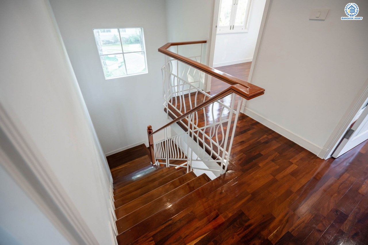 บ้านมือสองตกแต่งใหม่ โครงการ เนเบอร์โฮม วัชรพล เนื้อที่ 51 ตร.ว. ฟังก์ชัน 3 ห้องนอน 2 ห้องน้ำ จอดรถได้ 2 คัน บนทำเลเชื่อมต่อหลายเส้นทาง ทั้ง ถนนสุขาภิบาล5 ถนนสายไหม และถนนรามอินทรา ใกล้ทางด่วน "ฉลองรัช" และรถไฟฟ้าสายสีเขียว "สถานีสายหยุด"